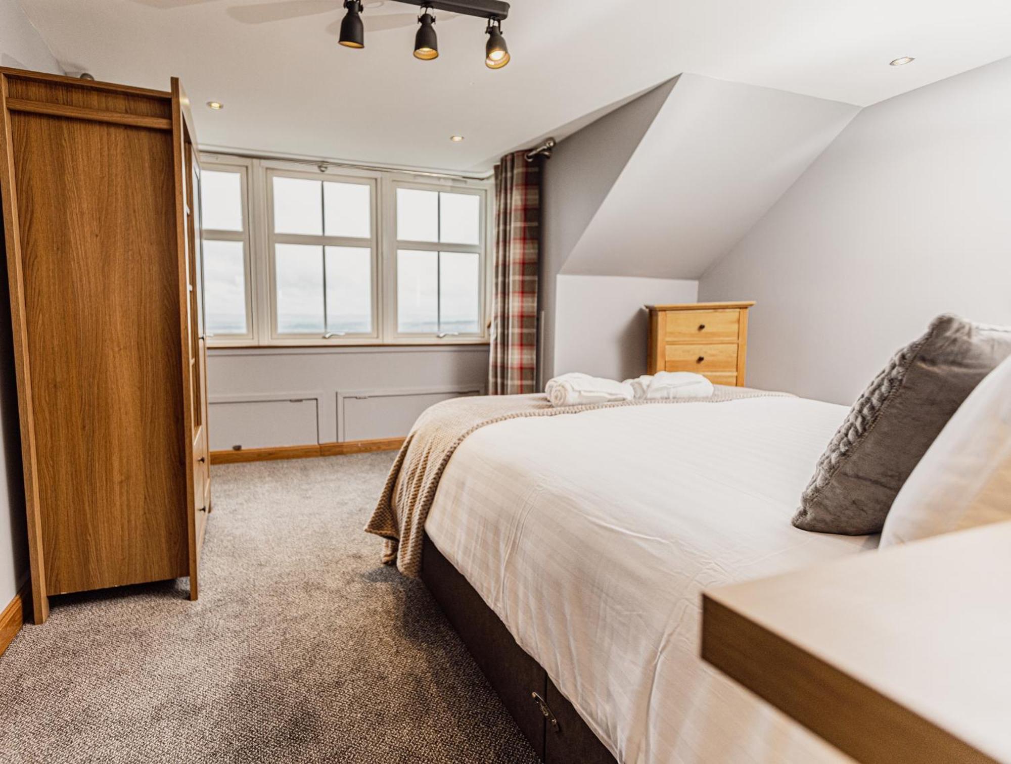 The Tower Gastro Pub & Apartments Crieff Extérieur photo